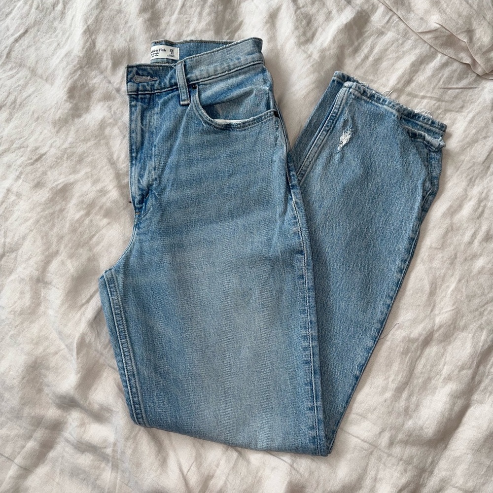 A&F 90s straight Ultra High Rise jeans Size 26/2R